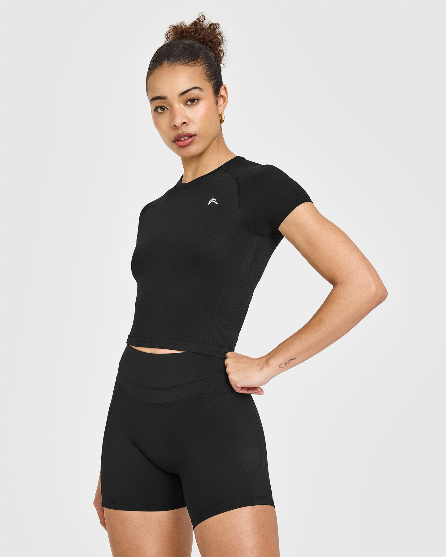 Go To Seamless Fitted Mid Top | Black