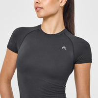 Go To Seamless Fitted Mid Top | Coal