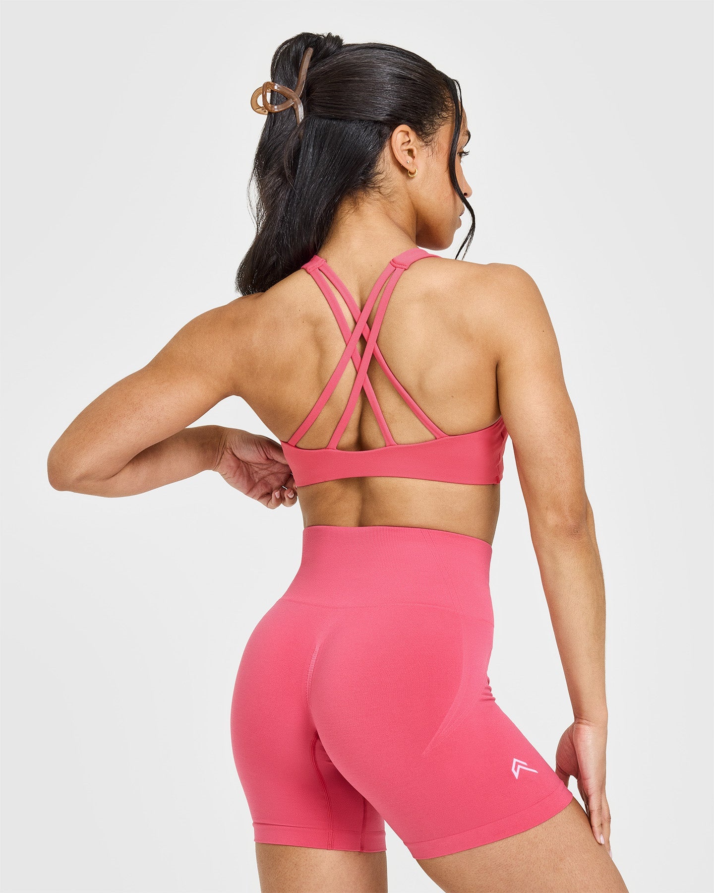 EasyLift™ High Neck Sports Bra with White Logo | Velvet Pink