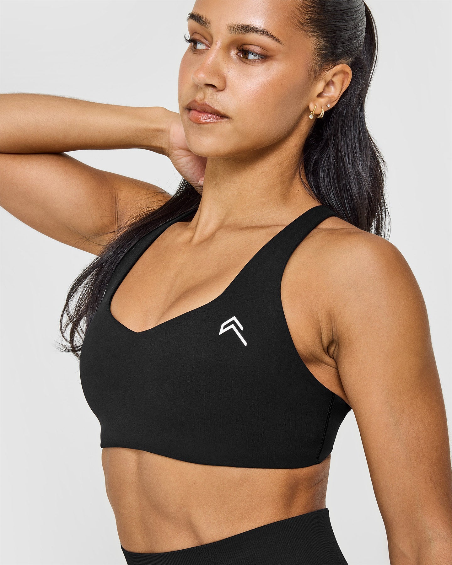 EasyLift™ Cross Back Sports Bra | Black