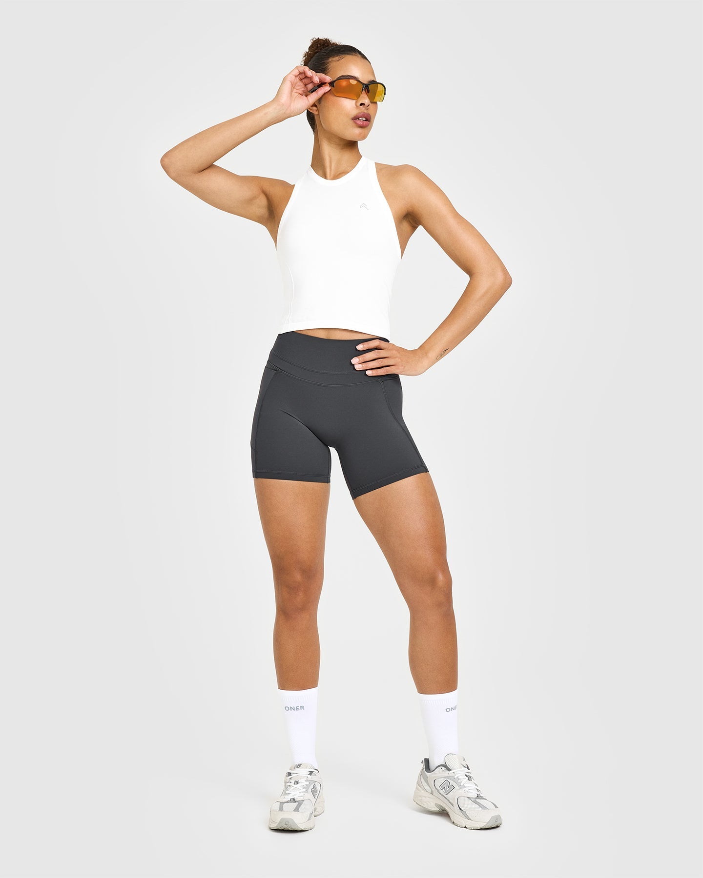 Go To Seamless Fitted Mid Vest | White
