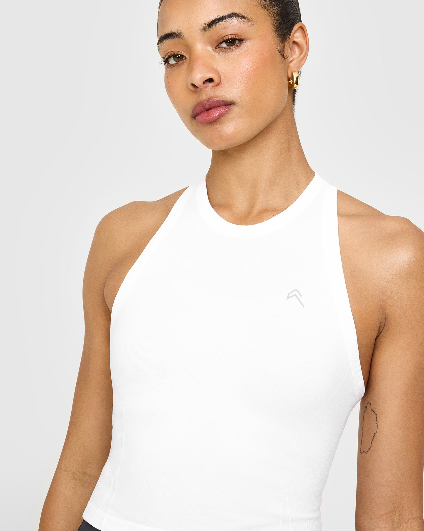 Go To Seamless Fitted Mid Vest | White