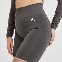 Effortless Seamless Cycling Shorts with White Logo | Deep Taupe