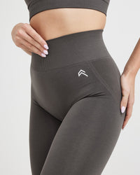 Effortless Seamless Leggings with White Logo | Deep Taupe