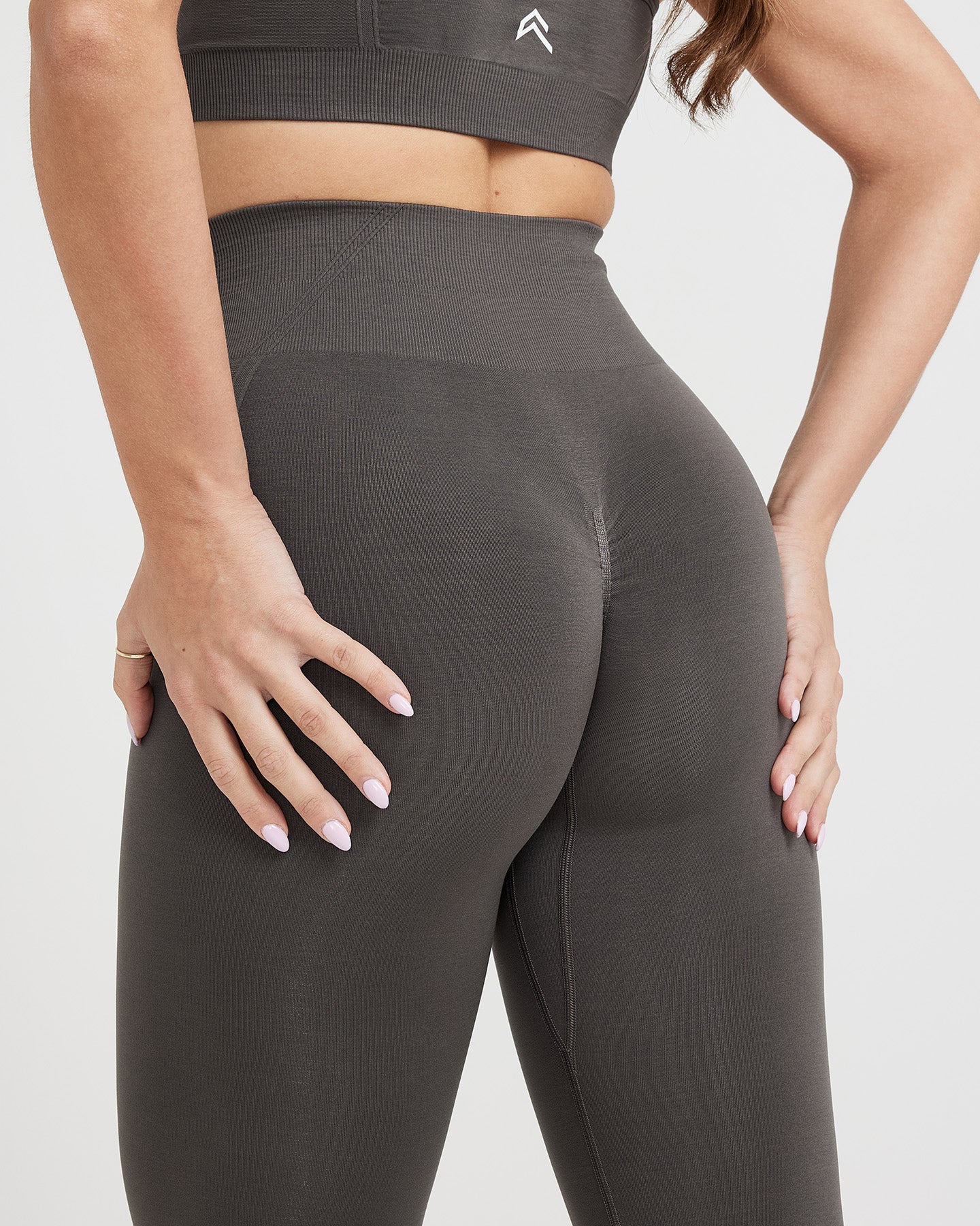 Effortless Seamless Leggings with White Logo | Deep Taupe