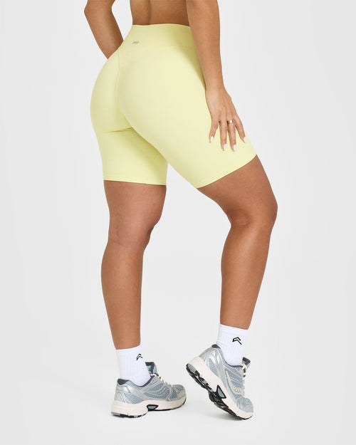SoftMotion™ Cycling Shorts 8" | Pastel Yellow