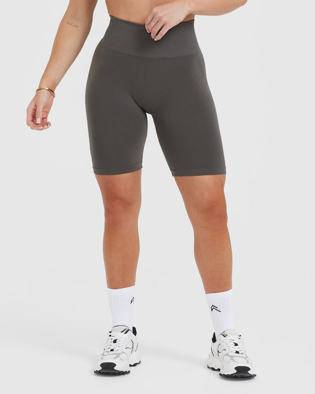 EffortlessLift™ Seamless Cycling Shorts with White Logo | Deep Taupe
