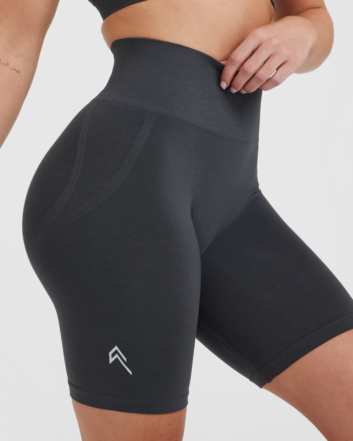 EffortlessLift™ Seamless Cycling Shorts with White Logo | Coal