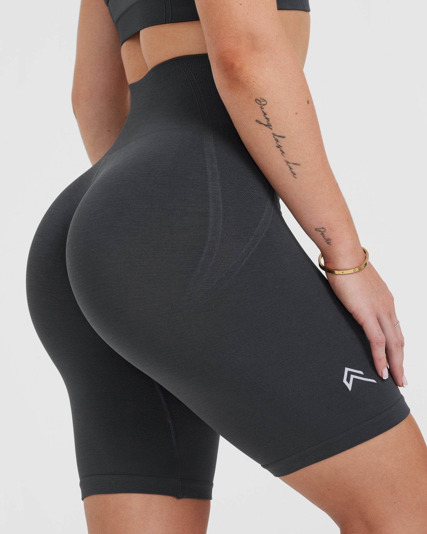 EffortlessLift™ Seamless Cycling Shorts with White Logo | Coal