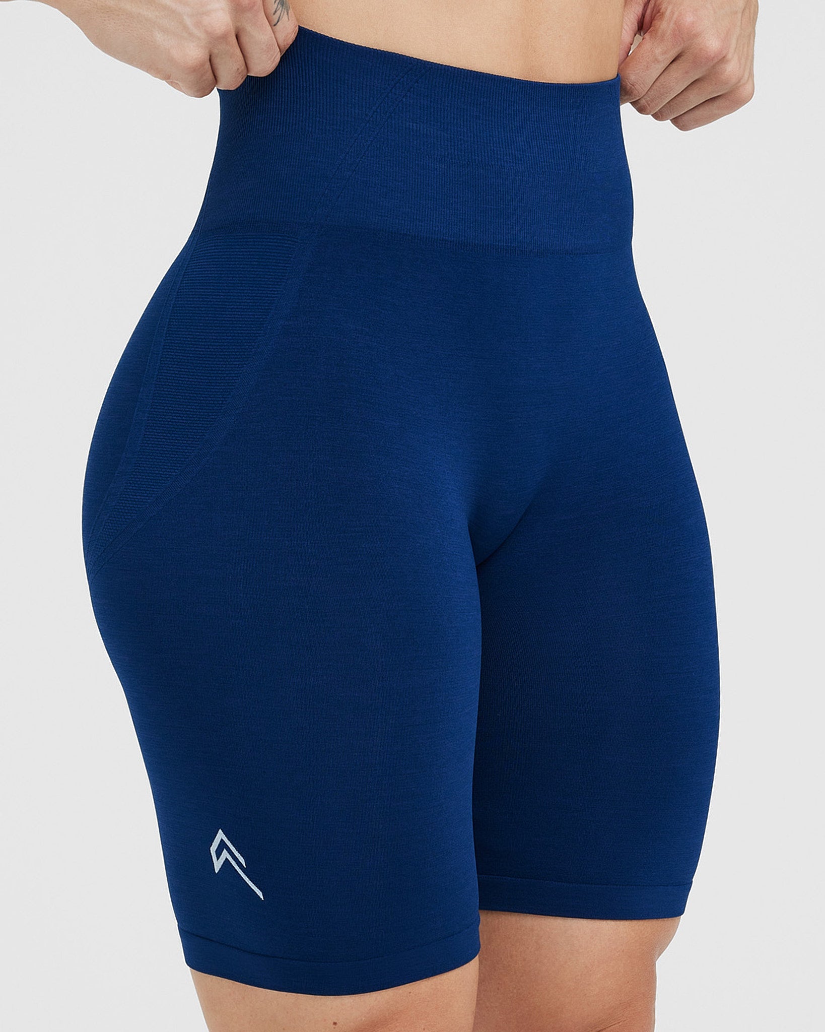 EffortlessLift™ Seamless Cycling Shorts with White Logo | Midnight