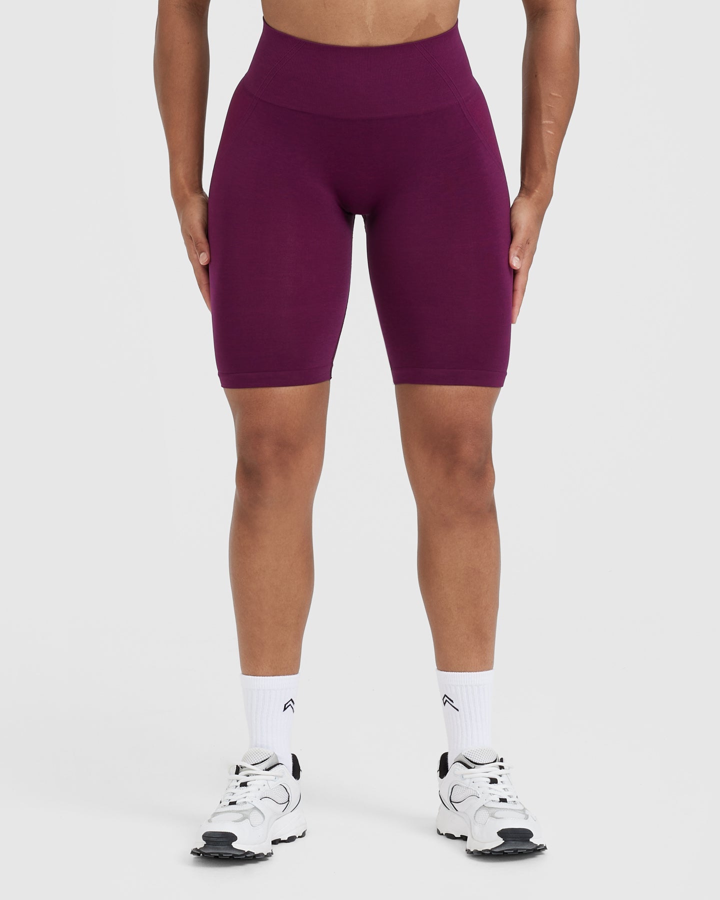 EffortlessLift™ Seamless Cycling Shorts with White Logo | Ripe Fig