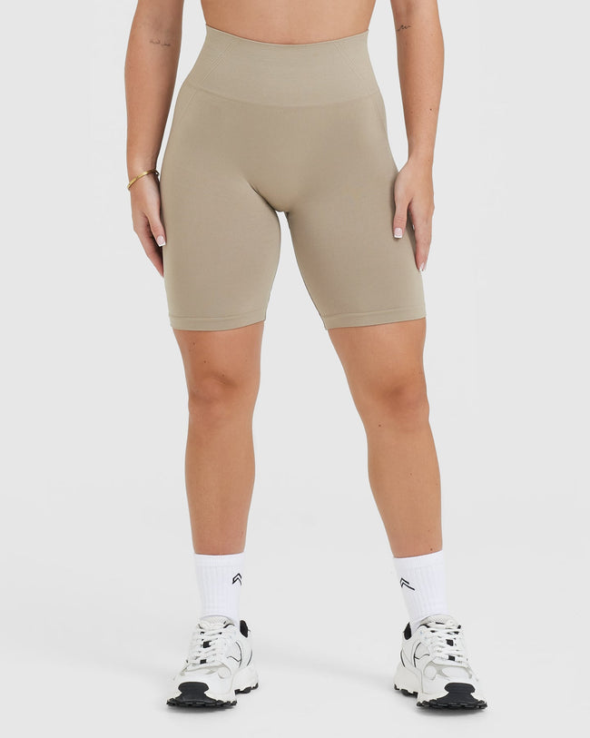 EffortlessLift™ Seamless Cycling Shorts with White Logo | Washed Sandstone