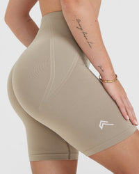EffortlessLift™ Seamless Cycling Shorts with White Logo | Washed Sandstone