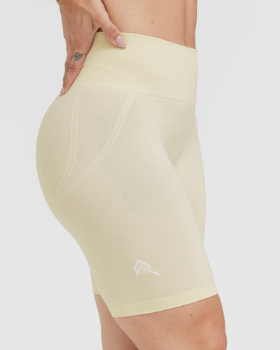 EffortlessLift™ Seamless Cycling Shorts with White Logo | Vanilla