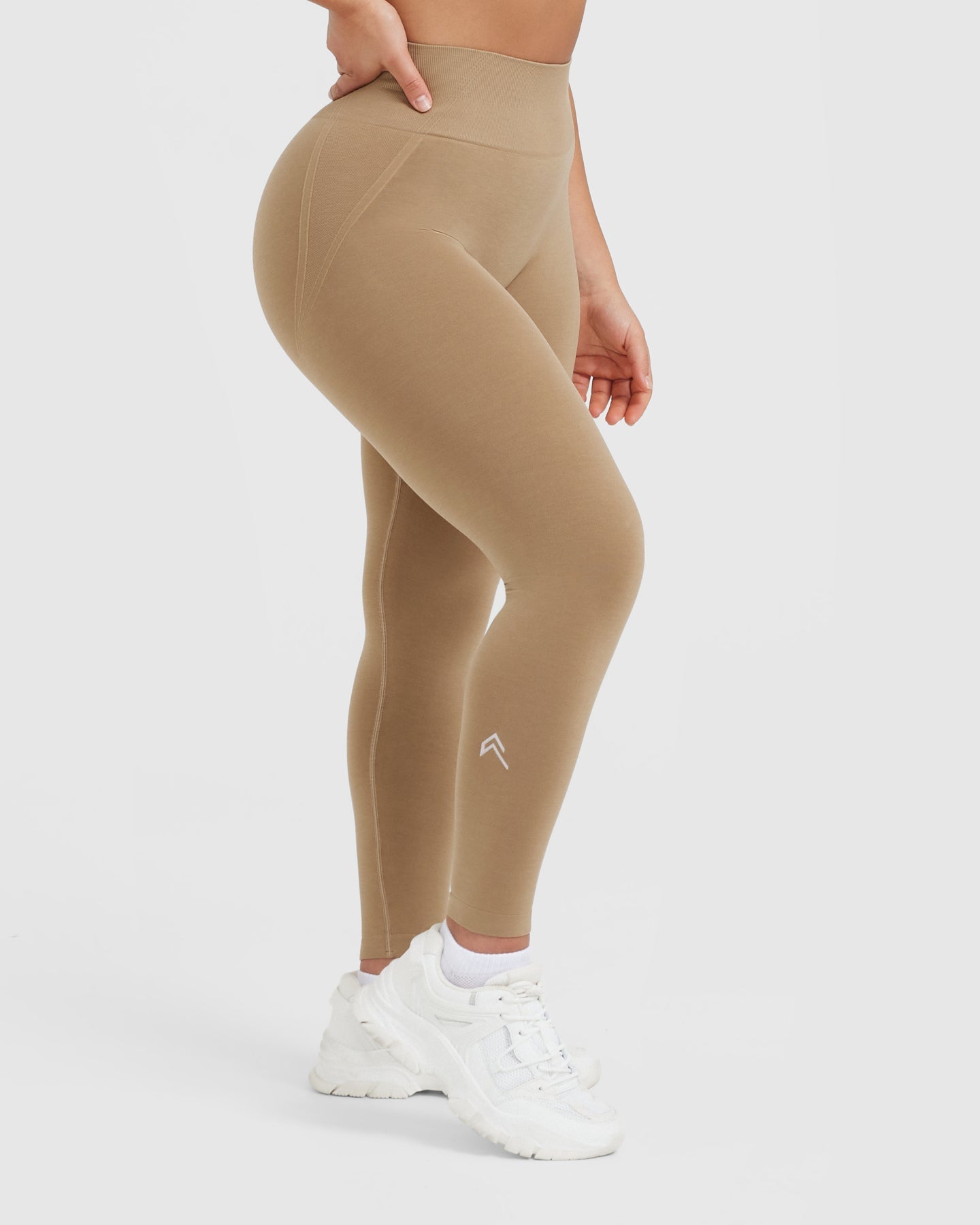 EffortlessLift™ Seamless Leggings with White Logo | Dune Brown