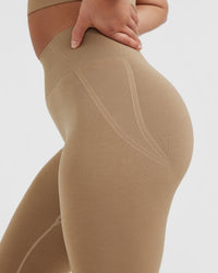EffortlessLift™ Seamless Leggings with White Logo | Dune Brown