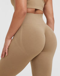 EffortlessLift™ Seamless Leggings with White Logo | Dune Brown
