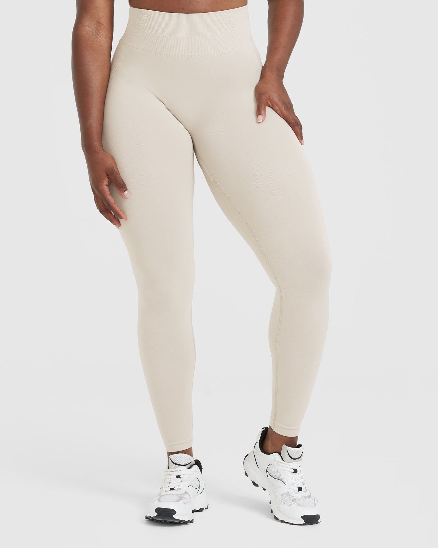 EffortlessLift™ Seamless Leggings with White Logo | Sand