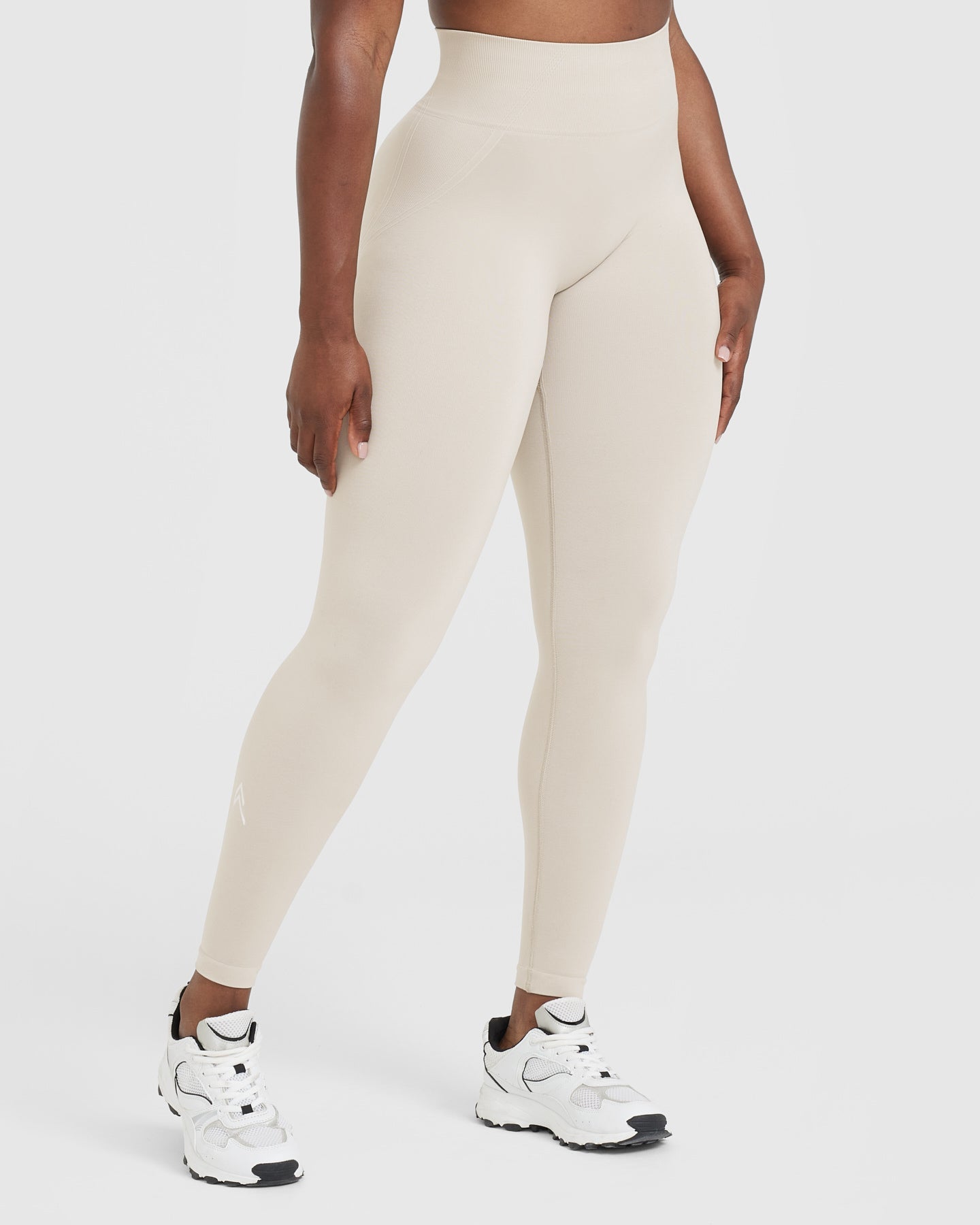 EffortlessLift™ Seamless Leggings with White Logo | Sand