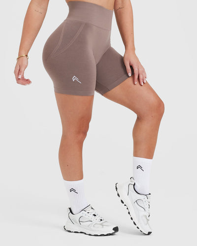 EffortlessLift™ Seamless Shorts with White Logo | Washed Cool Brown