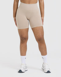 EffortlessLift™ Seamless Shorts with White Logo | Mushroom Brown