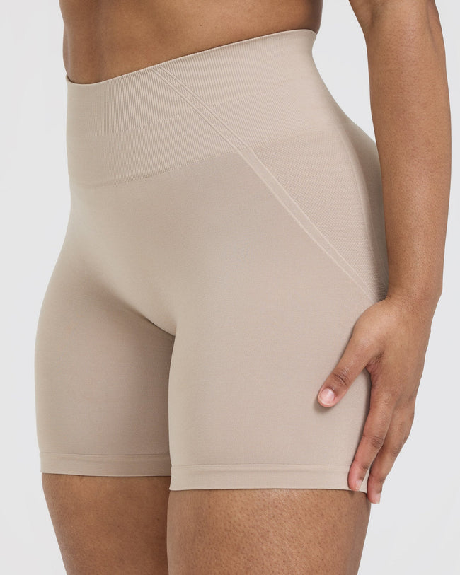 EffortlessLift™ Seamless Shorts with White Logo | Mushroom Brown