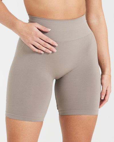 EffortlessLift™ Seamless Cycling Shorts with White Logo | Minky