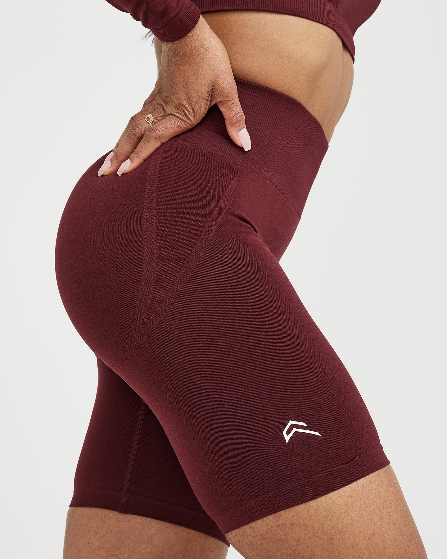 EffortlessLift™ Seamless Cycling Shorts with White Logo | Rosewood