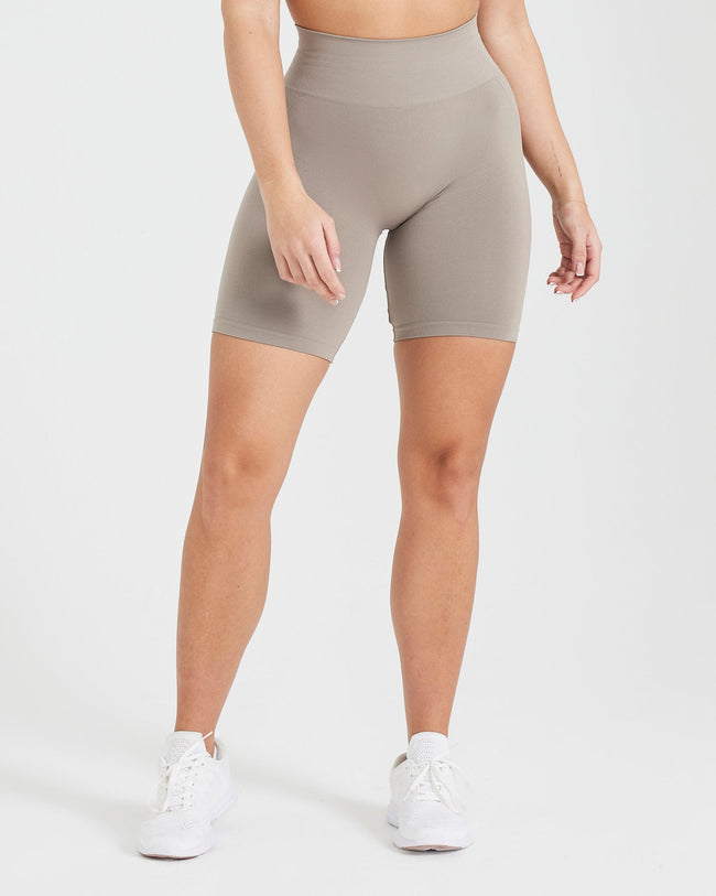 EffortlessLift™ Seamless Cycling Shorts with White Logo | Minky