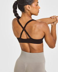 EasyLift™ Cross Back Sports Bra | 70% Cocoa
