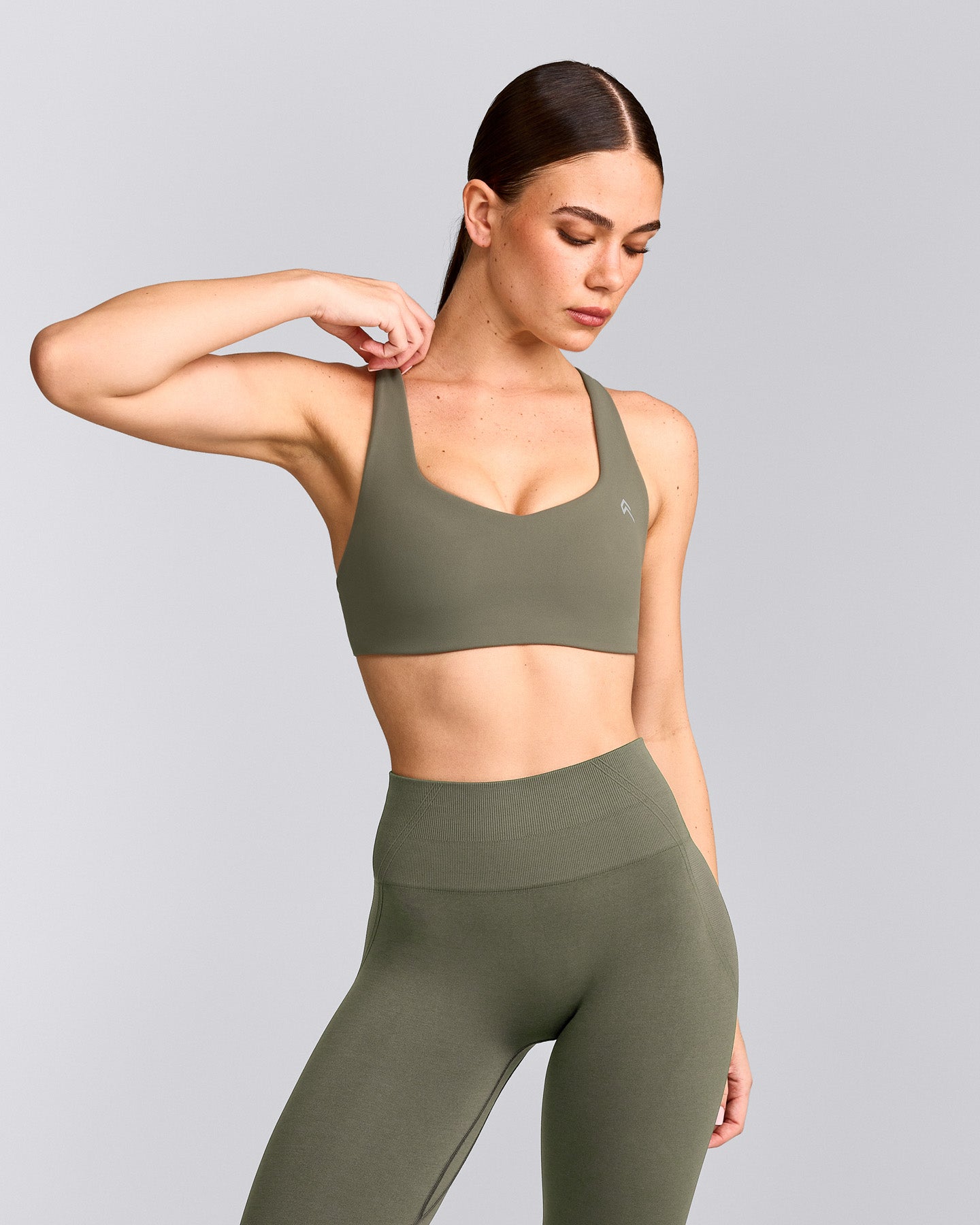 EasyLift™ Cross Back Sports Bra | Alpine Green