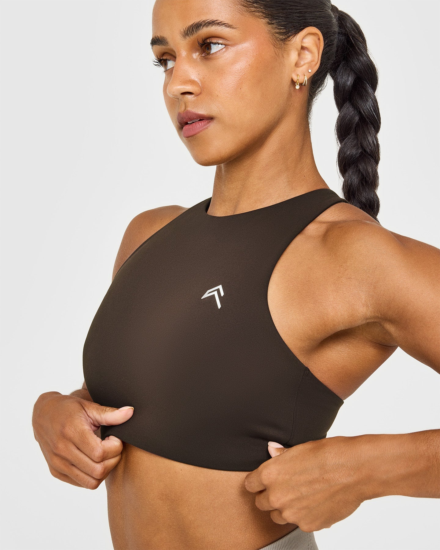 EasyLift™ High Neck Sports Bra with White Logo | 70% Cocoa