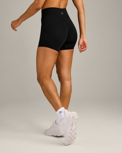 UnifiedMove™ Wrap Shorts 6" with Reflective Logo | Black