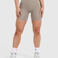 Timeless High Waisted Shorts 6" | Minky