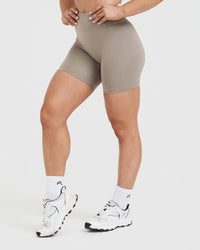 Timeless High Waisted Shorts 6" | Minky