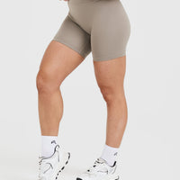 Timeless High Waisted Shorts 6" | Minky